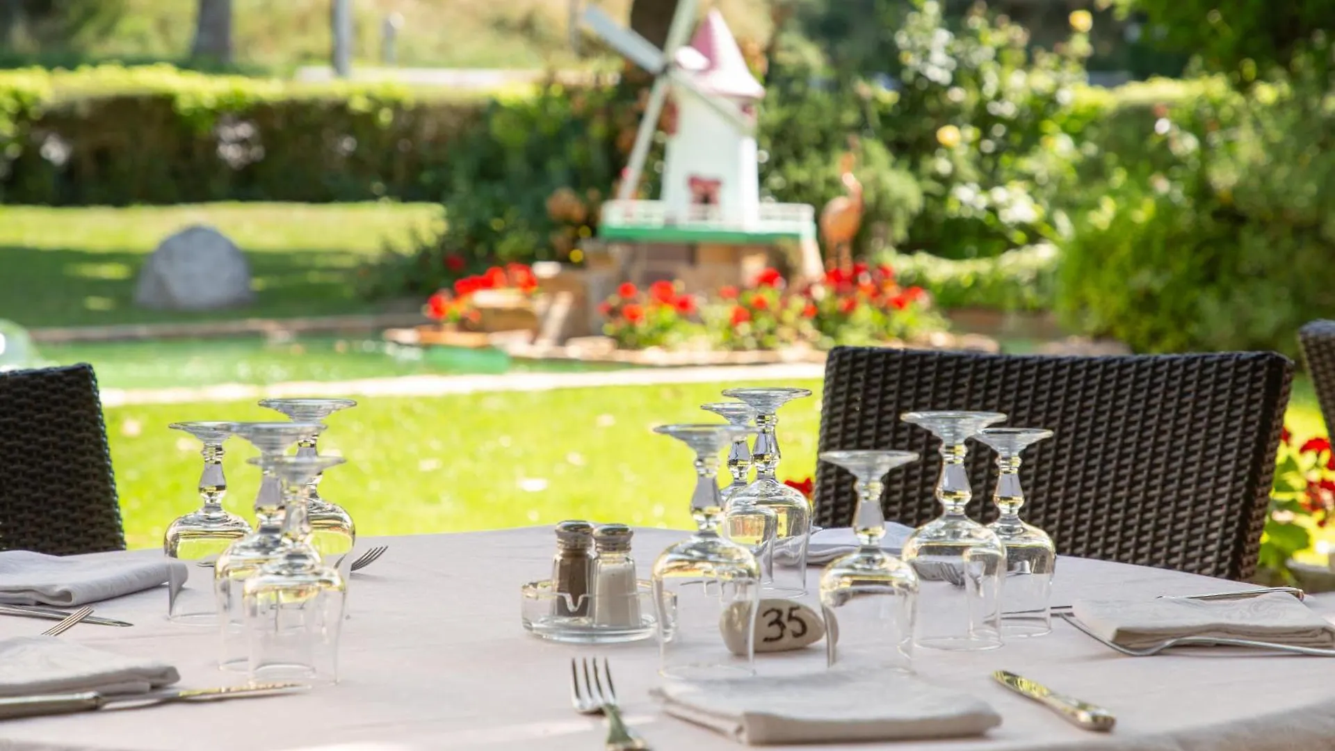 Logis Hotel Et Restaurant La Bombardiere Cuq-Toulza