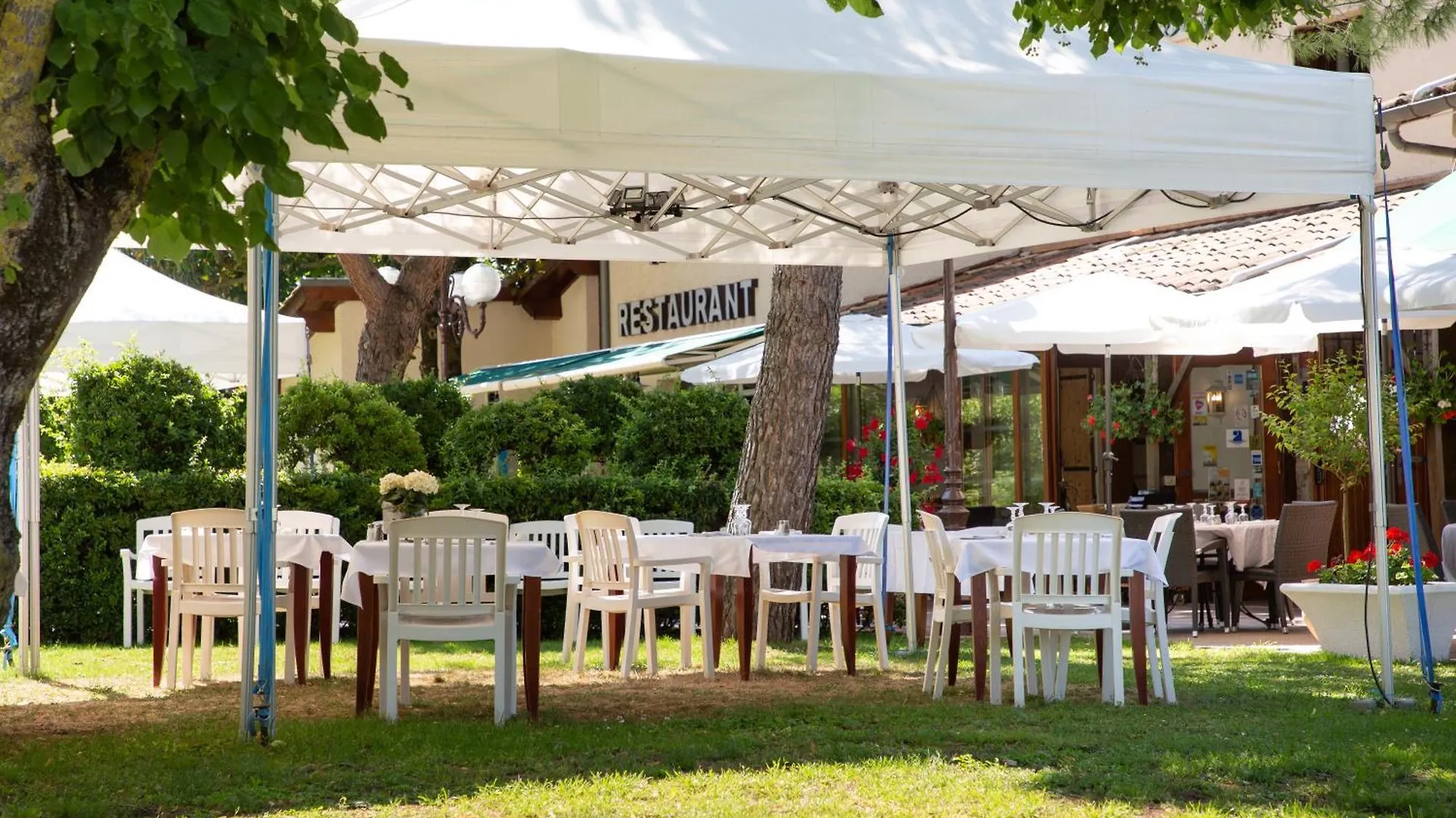 Logis Hotel Et Restaurant La Bombardiere Cuq-Toulza