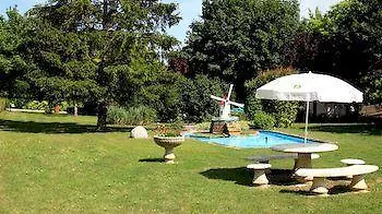 Logis Hotel Et Restaurant La Bombardiere Cuq-Toulza