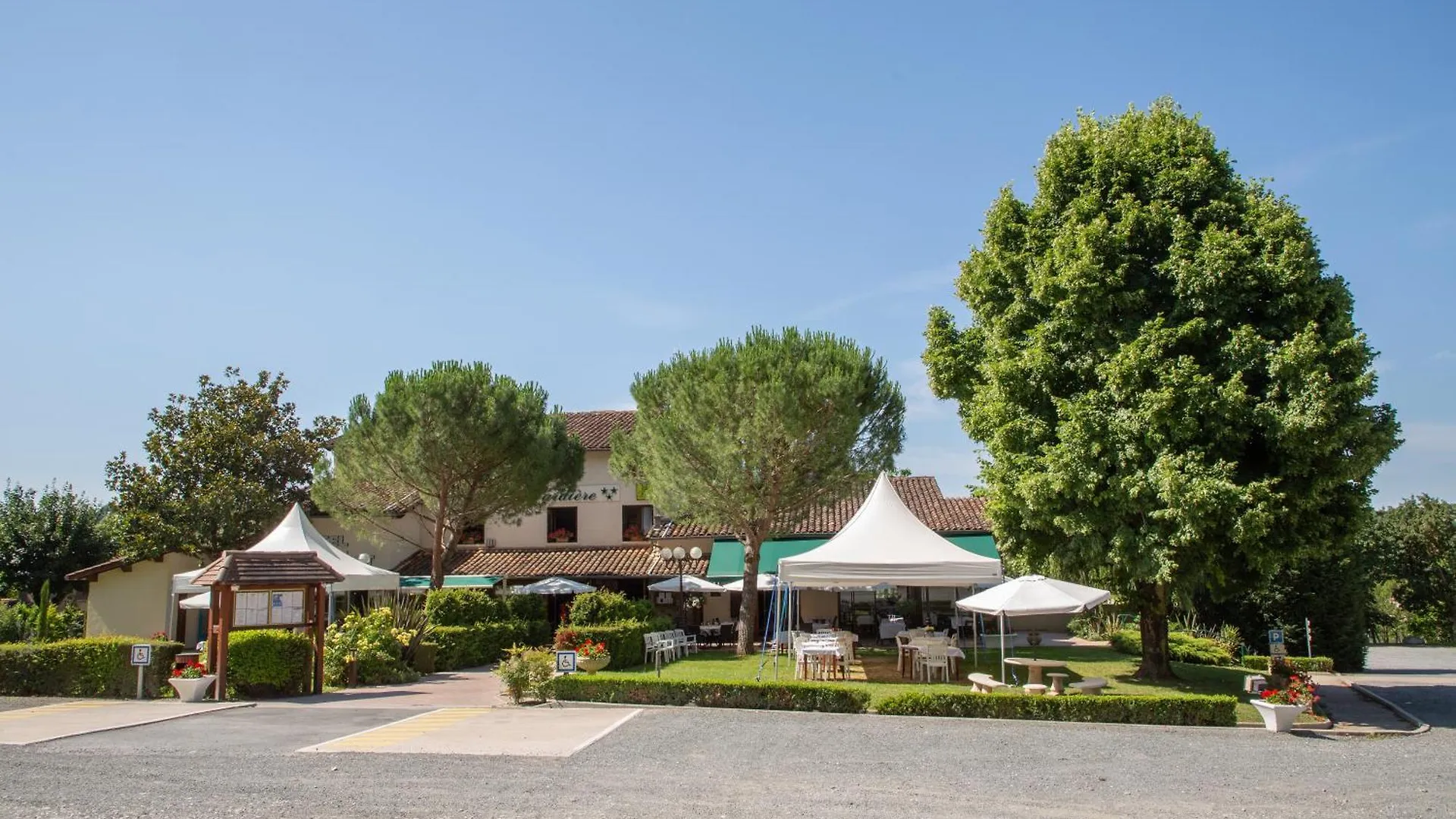 Logis Hotel Et Restaurant La Bombardiere Cuq-Toulza