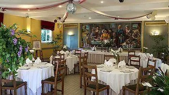 Logis Hotel Et Restaurant La Bombardiere Cuq-Toulza France